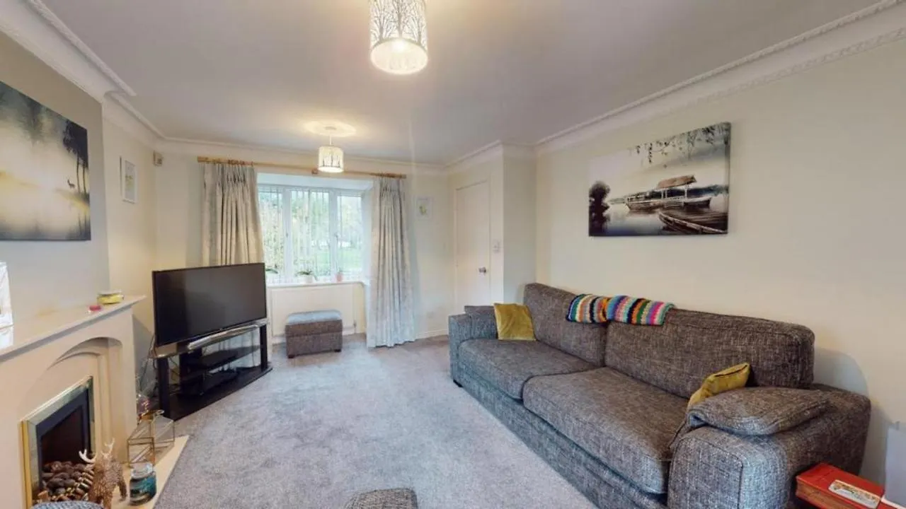3 Bed Detached - Quiet Cul De Sac -Private Parking Villa Doncaster