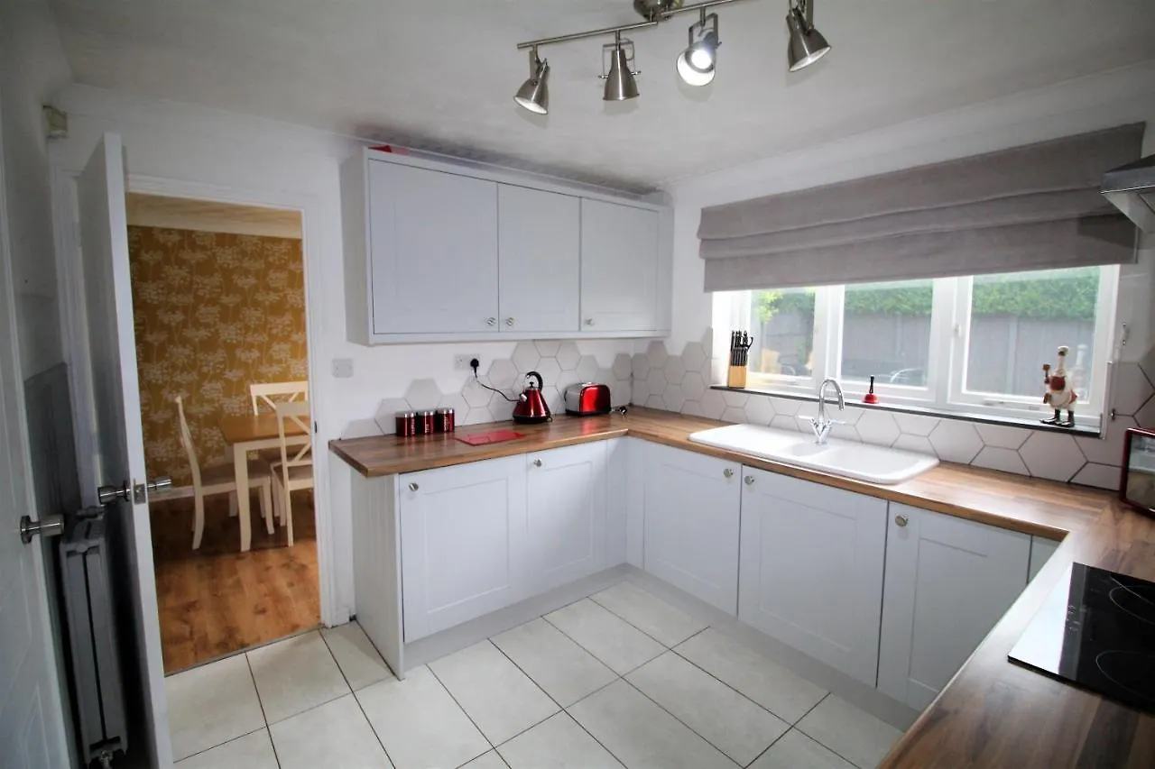 3 Bed Detached - Quiet Cul De Sac -Private Parking Villa Doncaster