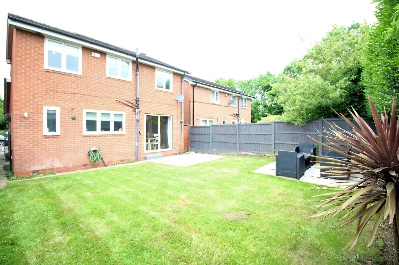 3 Bed Detached - Quiet Cul De Sac -Private Parking Villa Doncaster