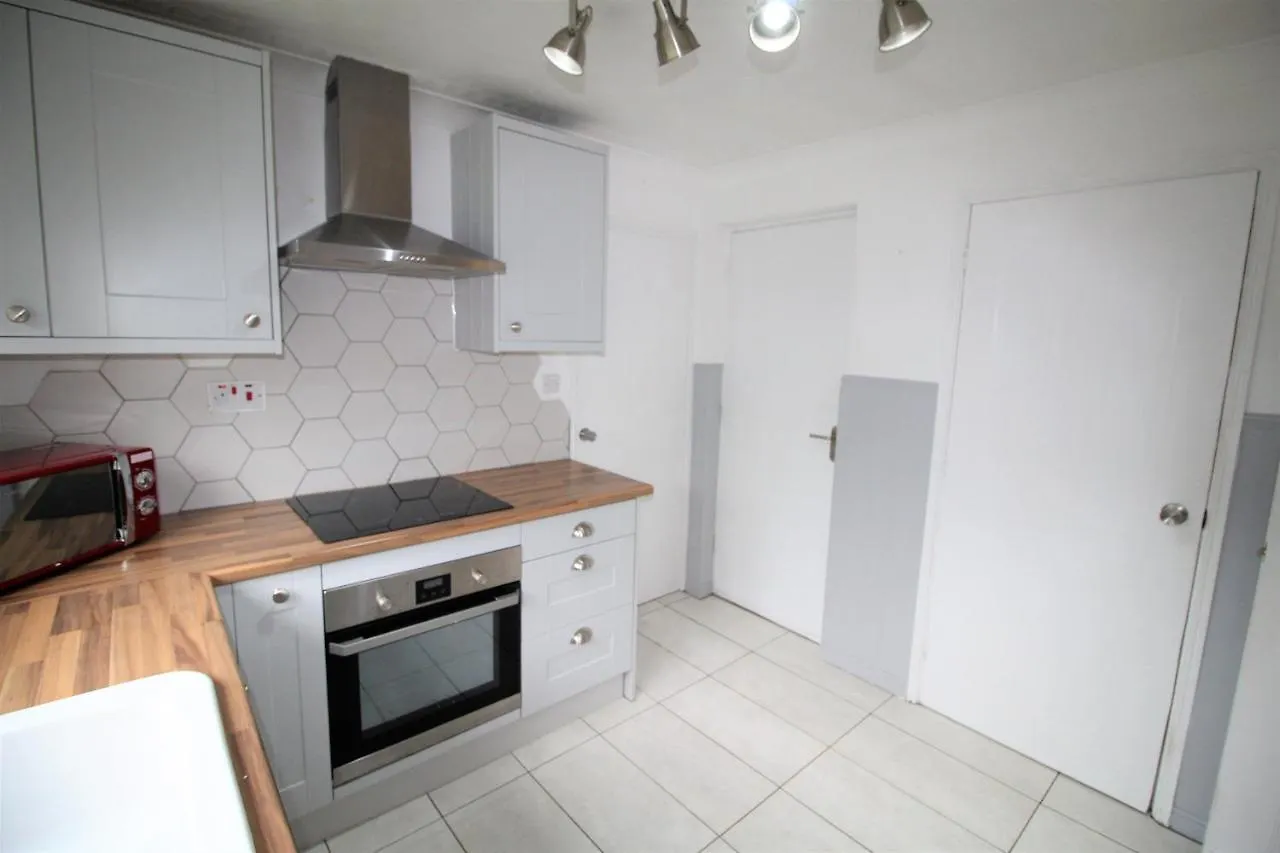 3 Bed Detached - Quiet Cul De Sac -Private Parking Villa Doncaster 0*,